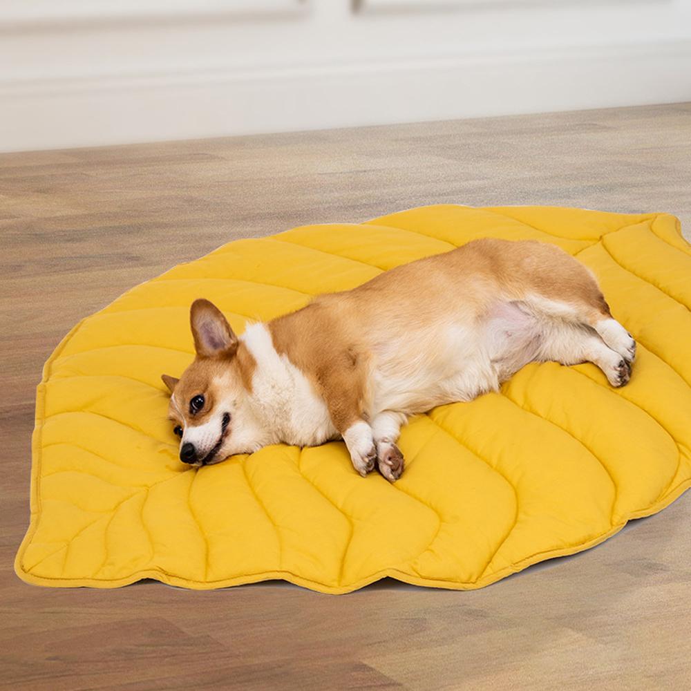 Leaf Shape Dog Blanket Mat Pet Soft and Warm Decorative Cushion Household